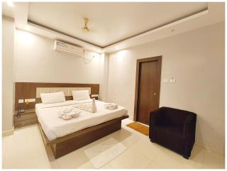 Hotel Shreemahavia Home # Town Near Jagannath Temple and Sea Beach -Fully Air conditioned - Lift Wifi- And Parking Facilities -Excellent Customer Service Awarded -Best Seller - 5