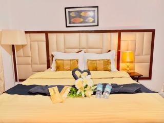 Attractive studio with Luxury bed Good for 1-4pax High speed WiFi with Netflix Free Pool & Parking - 2