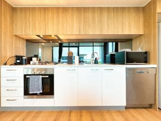 City View 2BR Apt with Pool Gym Steam & Sauna - 4