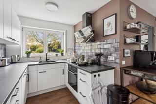 Charmantes Stadthaus, Parkplätze, Garten - 7