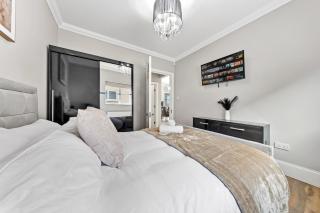 The Ridge Residence - Luxury 4 Bed Near Warner Bro Studios With Parking - 9