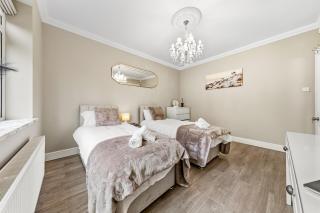 The Ridge Residence - Luxury 4 Bed Near Warner Bro Studios With Parking - 6