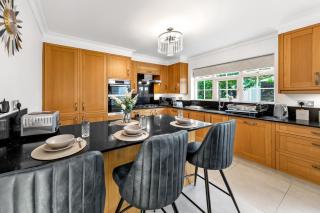 The Ridge Residence - Luxury 4 Bed Near Warner Bro Studios With Parking - 1