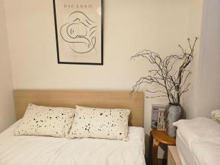 Yongsan Hyochang Park 3 minutes, breakfast included, luggage storage service,Free van pickup service for more than 5 nights - Seoel - 0