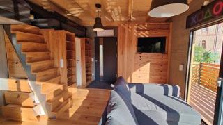 TinyHousebeiDresden Über dem Wasser schwebendes winziges Häuschen Nähe Dresden Sächsische Schweiz - 5