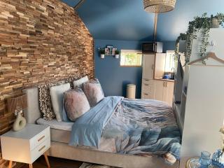 Van Egmond suites Mr Blue Sky - 4