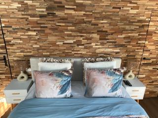 Van Egmond suites Mr Blue Sky - 3