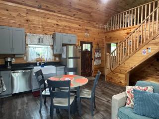 Hemlocks Over Muir in Rogers KY - Hot Tub & WiFi - 8