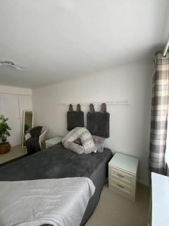 Beautiful 2 bed grd floor flat fantastic location - 4