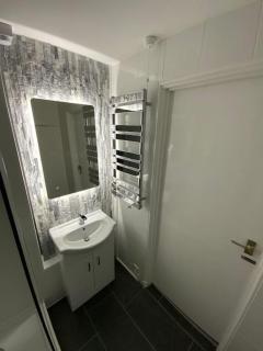 Beautiful 2 bed grd floor flat fantastic location - 1