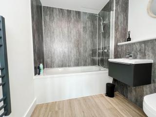 Premium 2BR Apartment - City Centre - Long Stays - 8