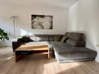 Ferienwohnung "Jumbo" in Coburg ! - 100qm im OG1 mit Privatparkplatz & Balkon - 5