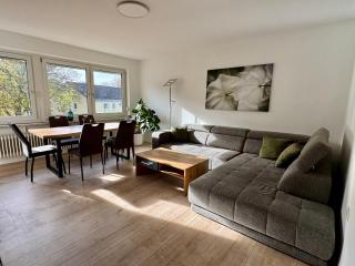 Ferienwohnung "Jumbo" in Coburg ! - 100qm im OG1 mit Privatparkplatz & Balkon - 7