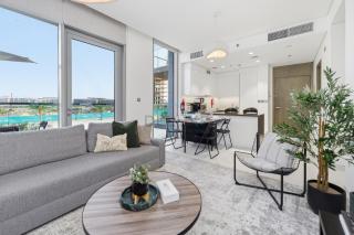 Lagoon-Facing 1BR, Minutes from Downtown and Business Bay, Near Dubai Water Canal - District One Phase III Residences 18 by Deluxe Holiday Homes - 2