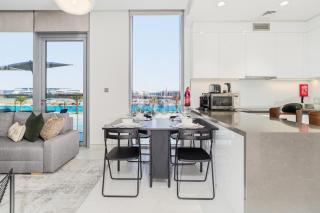 Lagoon-Facing 1BR, Minutes from Downtown and Business Bay, Near Dubai Water Canal - District One Phase III Residences 18 by Deluxe Holiday Homes - 1