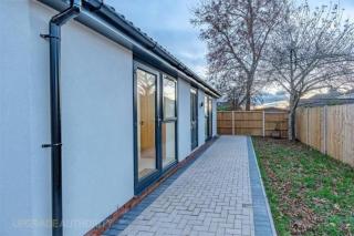 Cozy bungalow near Concorde museum w/ backyard - 2