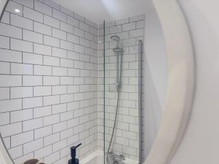 Beautiful 2BDR Apartment By Torr Property Group Short Lets & Serviced Accommodation With Free Parking Derby - Derby - 2