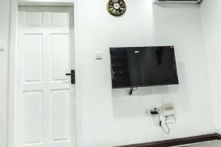 1 Bed Apartment Sleeps 2 -Free Parking - Tv & WiFi - 8