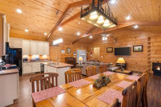 Teal's Treasure - Secluded Lakeside Cabin for 8 - 1