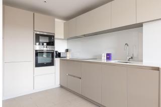Modern 2BR Flat with Balcony near Angel and Canal - 3