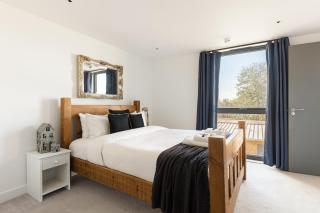 Modern 2BR Flat with Balcony near Angel and Canal - 5