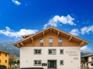 Luxury penthouse with Balcony, Ski Storage, Carport, Lift - 9