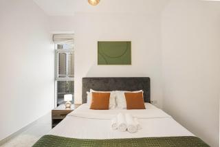 Stunning Space with Full Marina View - 1