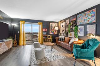 Marilyns Modern Hideaway A One of a Kind Find - 0