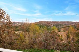 Cliffside Lake Retreat - 2 BDR Walk to Table Rock - 3