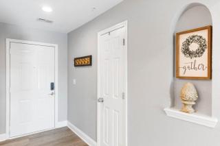 Great Escape II - Resort Style 2 BDR Condo on Golf Course with Pool - 2