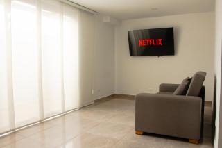 Frente a Viva Envigado, AC, moderno e iluminado - 3