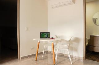 Frente a Viva Envigado, AC, moderno e iluminado - 6