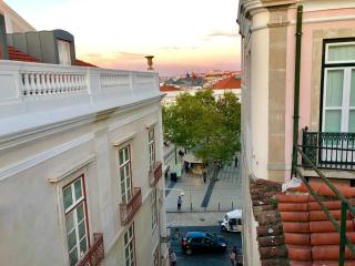 05Lisbon Private Bedroom With a City View - 7