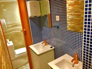 05Lisbon Private Bedroom With a City View - 2