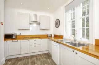 4 St Thomas's House - 6