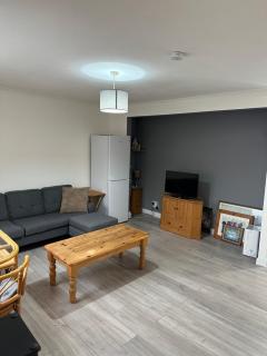 2 bedrooms self contain flat with nice garden - 9