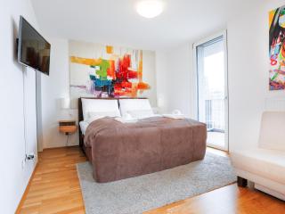 Penthouse Studio with Terrace and City View - 5 mins walk to Hauptbahnhof Train Station - 0