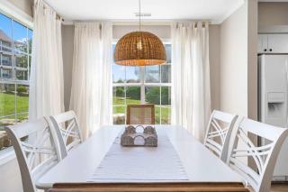 2 Pools Near the Lake and 76 Strip - Starbucks - 8