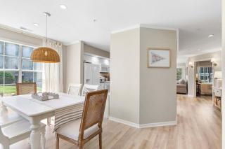 2 Pools Near the Lake and 76 Strip - Starbucks - 2