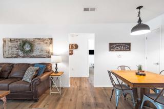 Rustic Retreat - Your Own Private Retreat in the Heart of Branson - 4