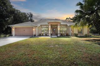 Spacious 4BR Retreat with Heated Pool & Spa - 9