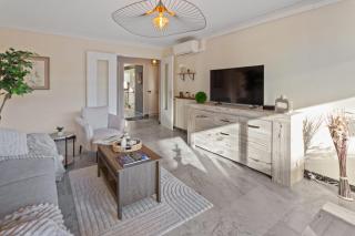 La Plage - Spacious - Sea View - Parking - AC - Pool - 9