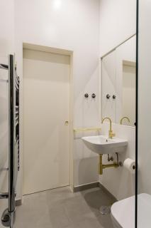 Stylish 2-Bedroom Apartment with Terrace in Alcântara - 2