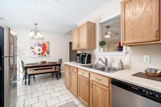 3BR Home with Smart TVs in Every Room, King Suite & Pool Table - 7