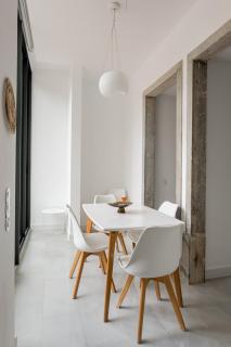 Stylish 2-Bedroom Apartment with Terrace in Alcântara - 7