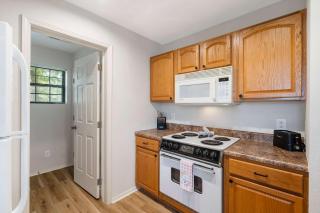 Branson Cozy Bungalow in Premier Location - 4