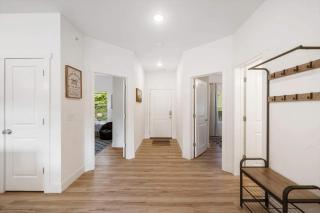 New Lakeview Penthouse - Amenities Galore - 3