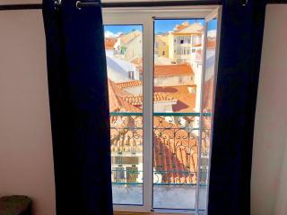 02Lisbon Downtown Private Bedroom River View - 4