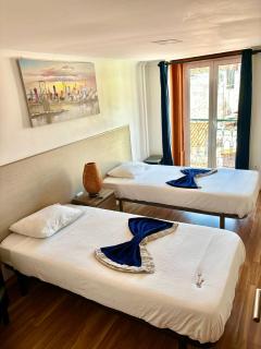 02Lisbon Downtown Private Bedroom River View - 3