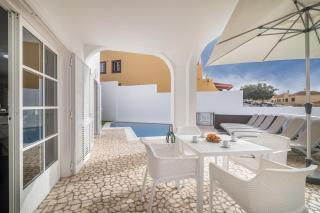 BEAUTIFUL VILLA - 4 bedrooms, heated pool, 2 priv car park places, fibre net, PS5, tv channels - 3